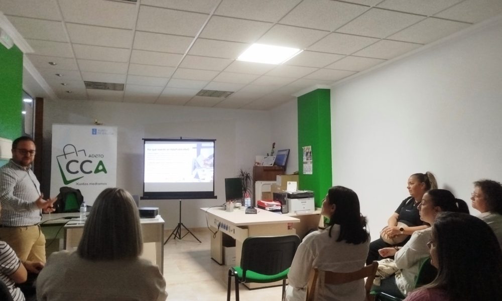 Foto do taller formativo realizado na oficina de ADETO